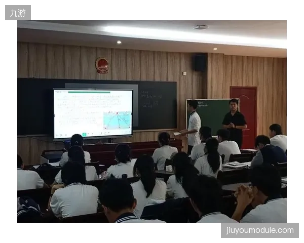 头部机构的课程研发已经转向“服务产品化”，寻求摆脱对单一教练的业务依赖